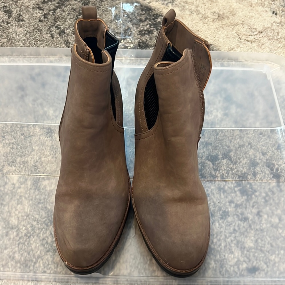 Women booties good on snow rain very warm and comfy